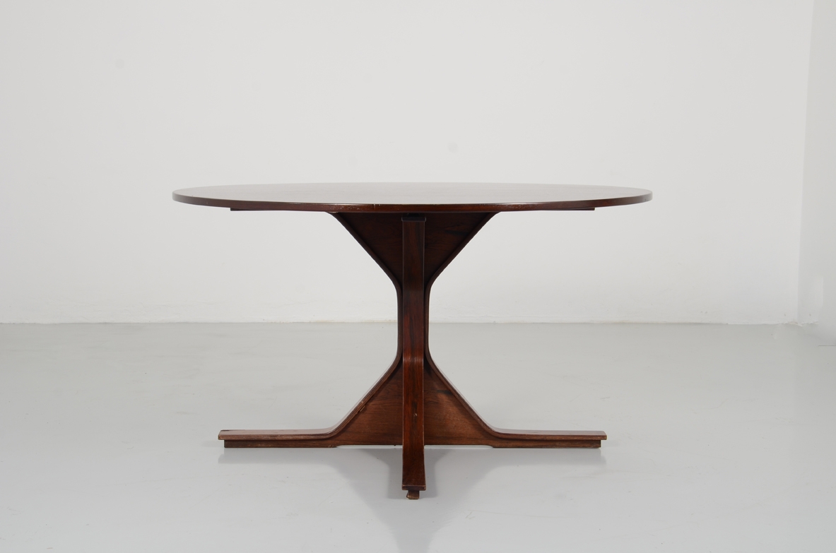 Gianfranco Frattini, 1960's dining table in Macassar wood produced by Bernini.