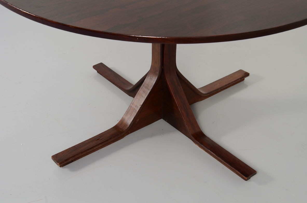 Gianfranco Frattini, 1960's dining table in Macassar wood produced by Bernini.