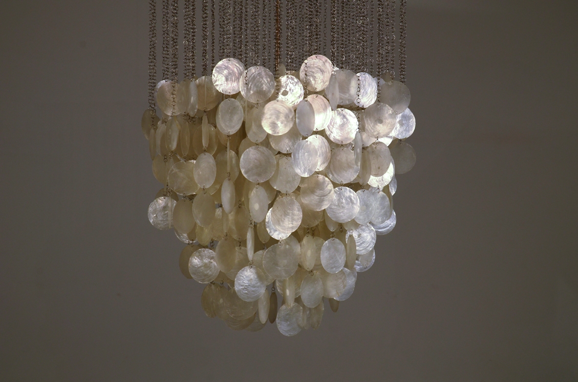 Verner Panton, lampadario con elementi in madreperla , Danimarca 1964.