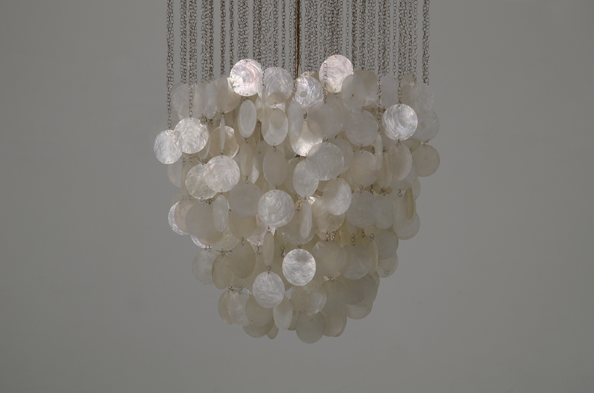Verner Panton, lampadario con elementi in madreperla , Danimarca 1964.
