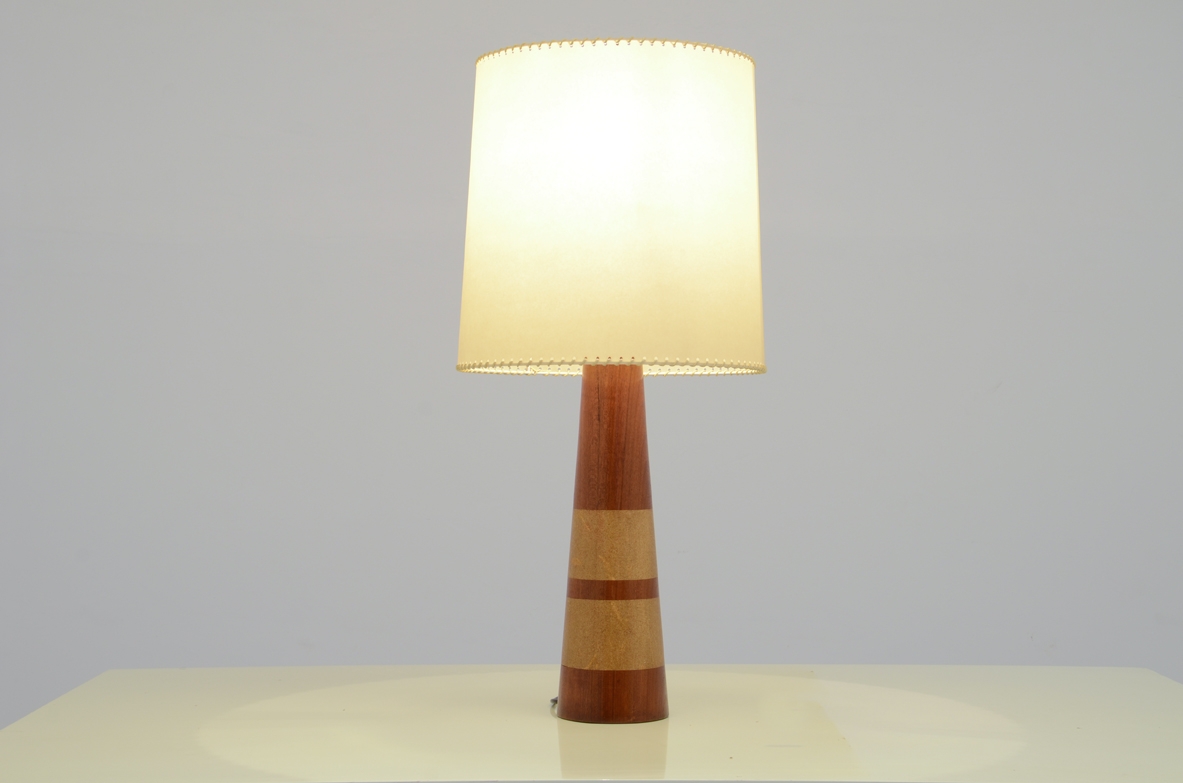 Lampada da tavolo in tek e sughero, Danimarca 1950ca.