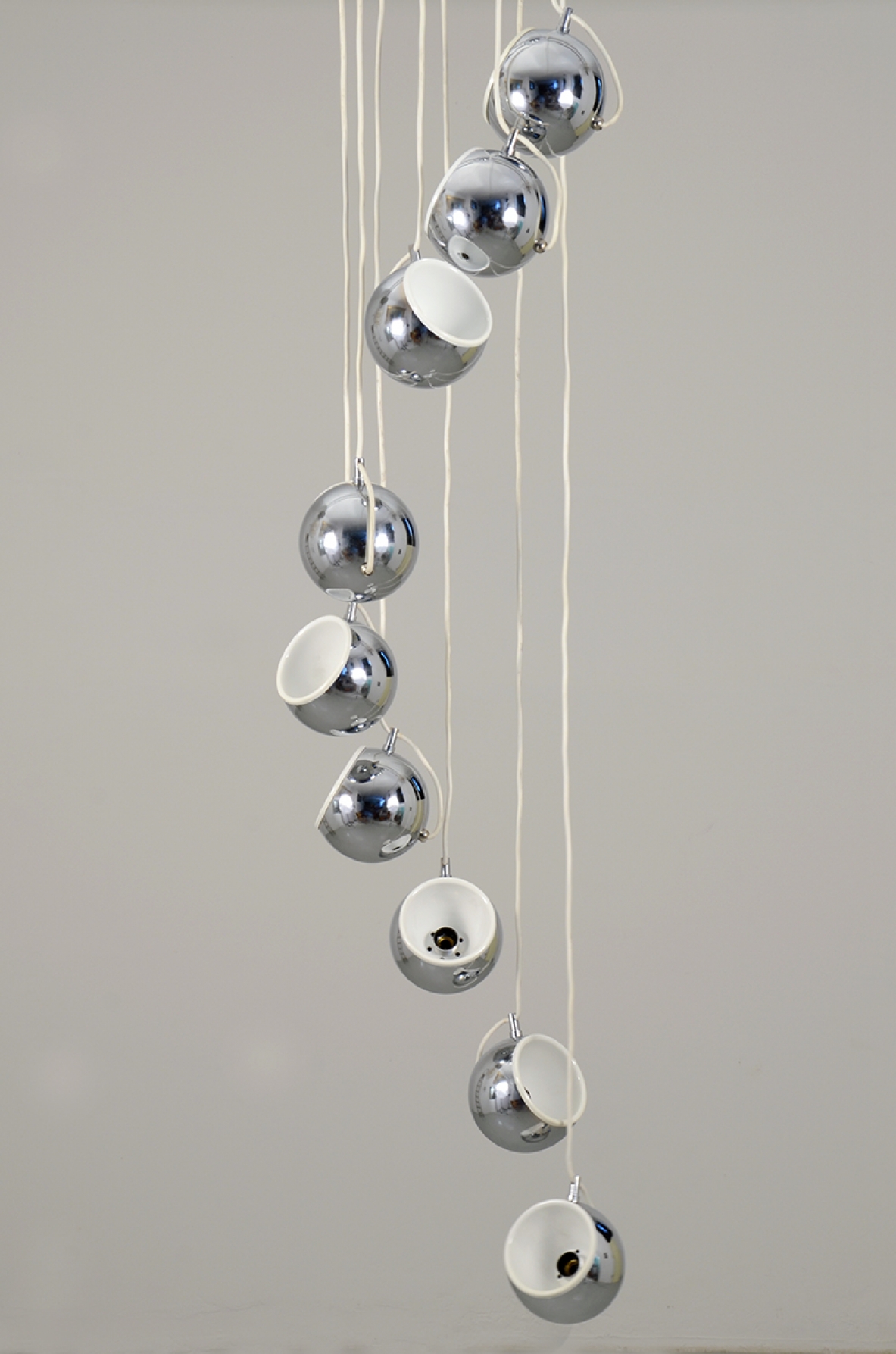 Guzzini, rare 9 sphere pendant lamp in metal. Italy 1960's.