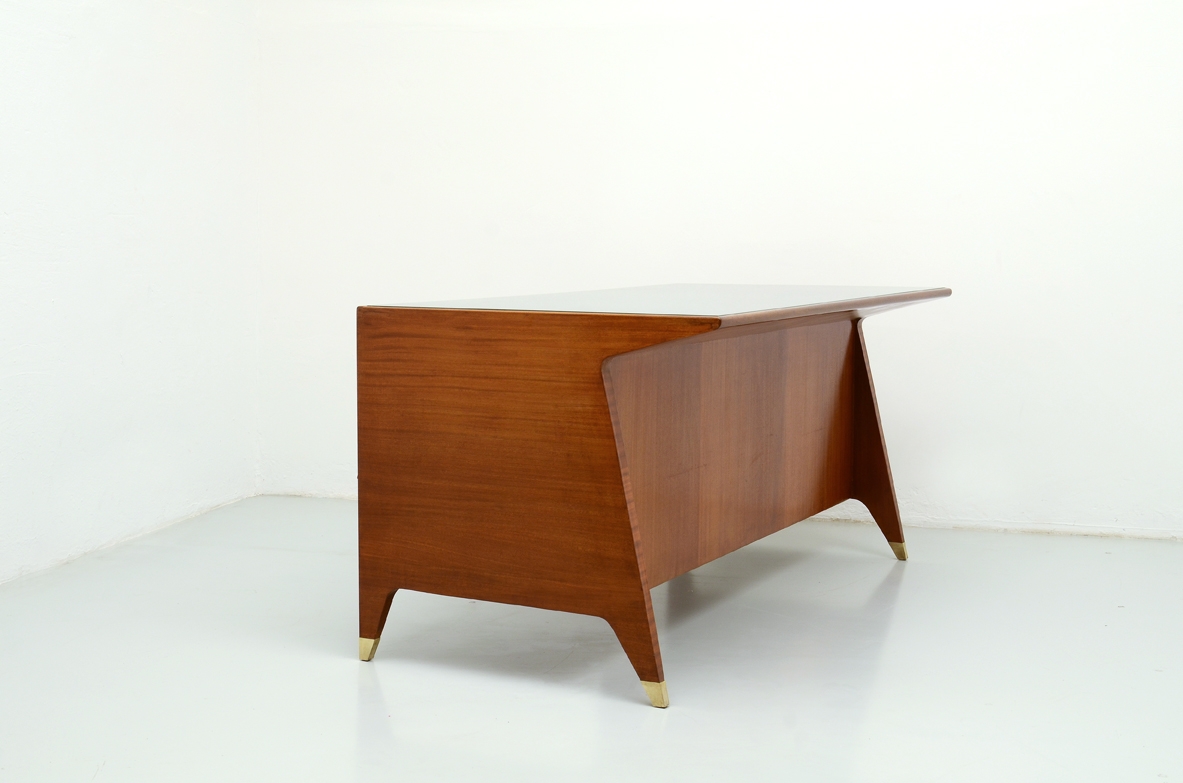 Gio Ponti, important executive desk in mahogany, Designed in 1952 for V.B.