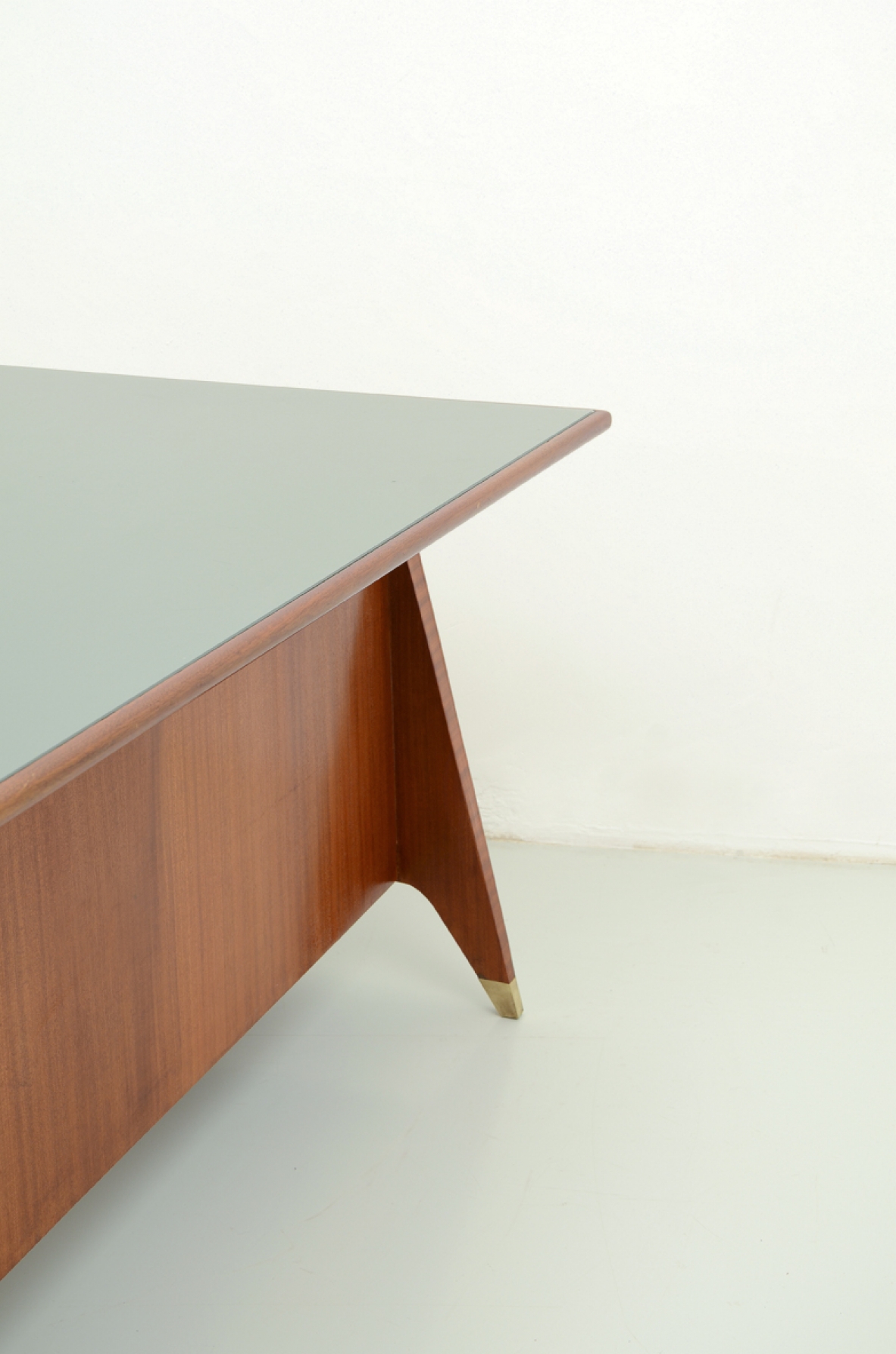 Gio Ponti, important executive desk in mahogany, Designed in 1952 for V.B.