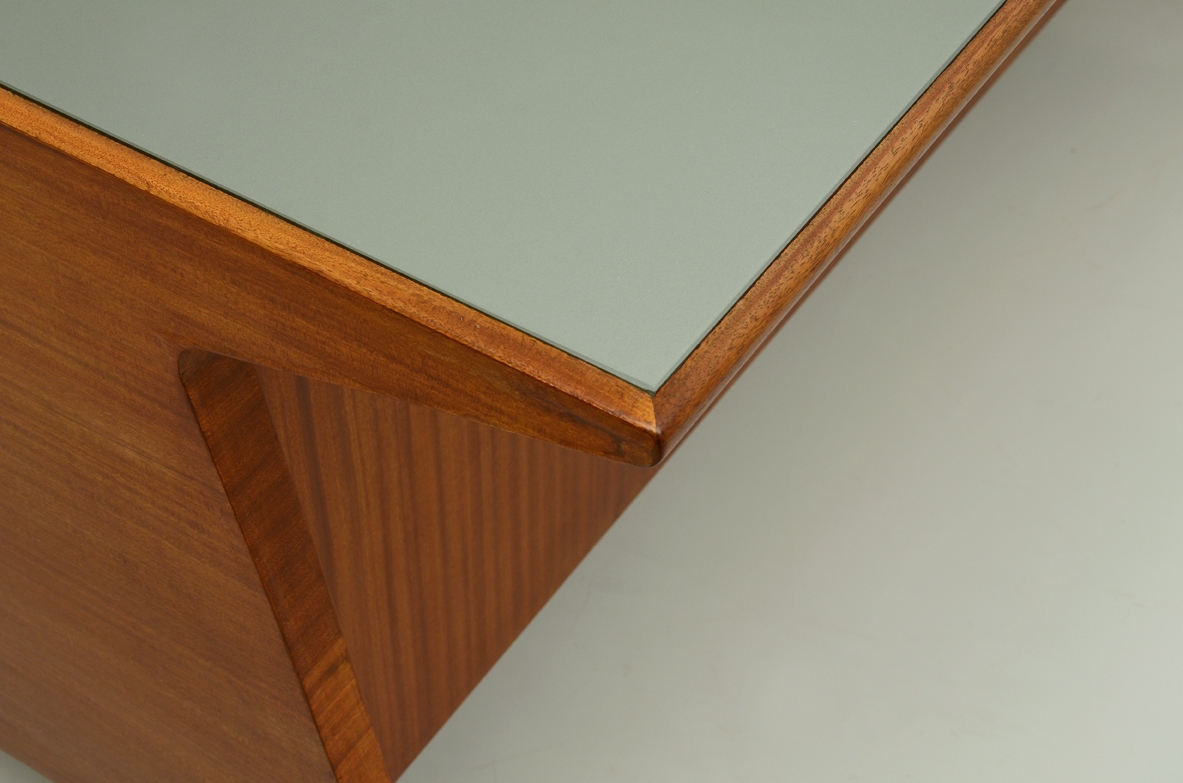 Gio Ponti, important executive desk in mahogany, Designed in 1952 for V.B.