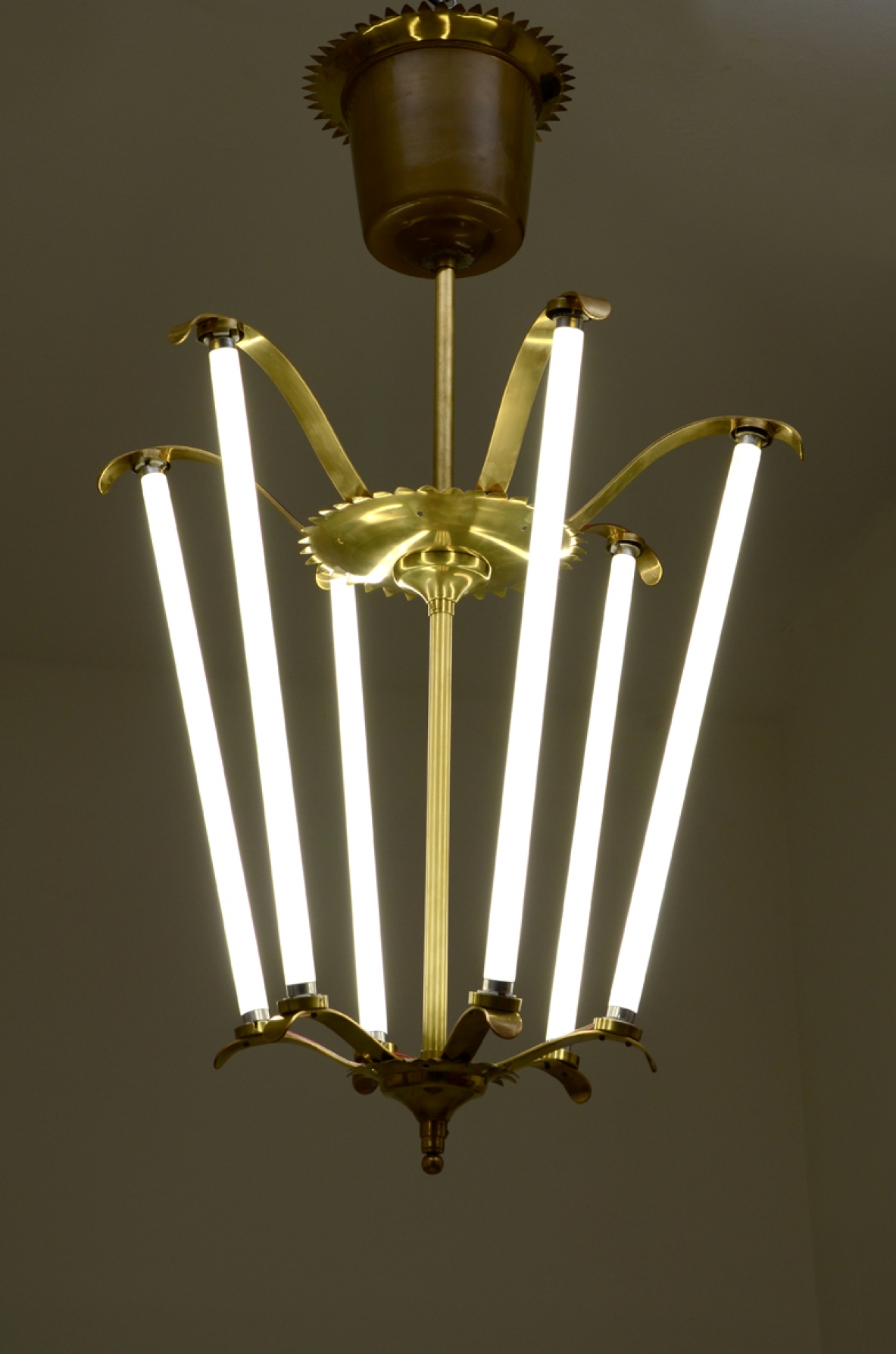 Grande lampadario in ottone a sei luci, Italia, 1950ca.