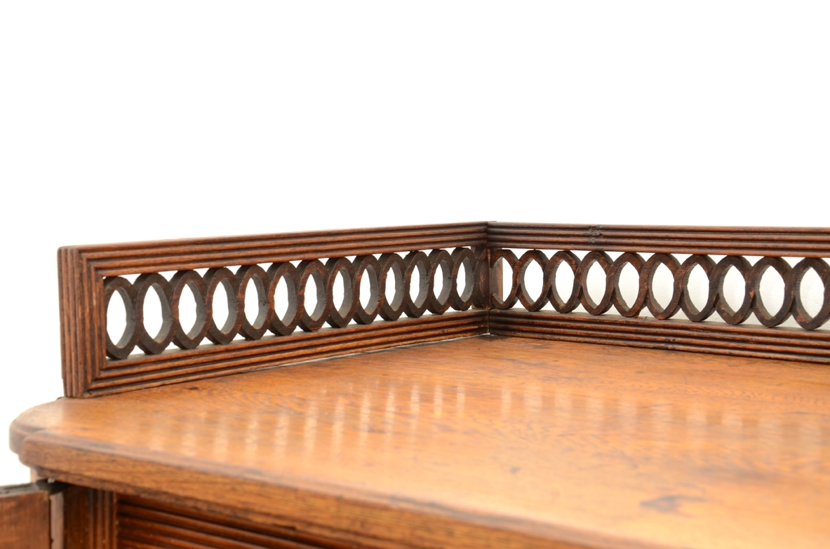 Credenza vintage arredamento negozio Milano