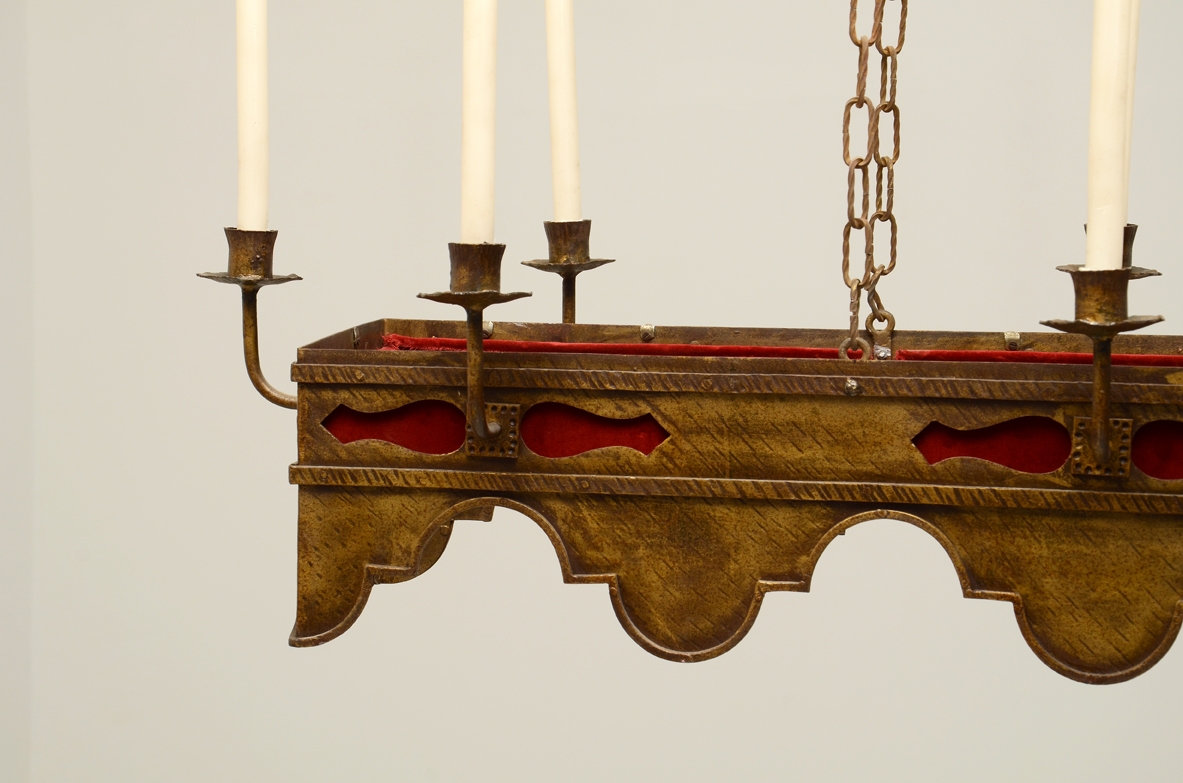 Lampadario in bronzo a otto candele, Italia 1930.
