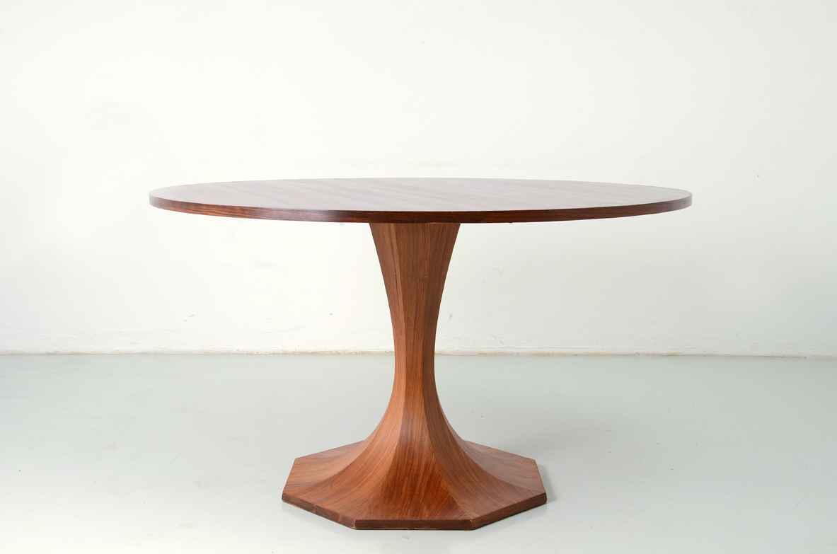 1950's dining table with a splendid octagonal base attributed to Carlo de Carli. 