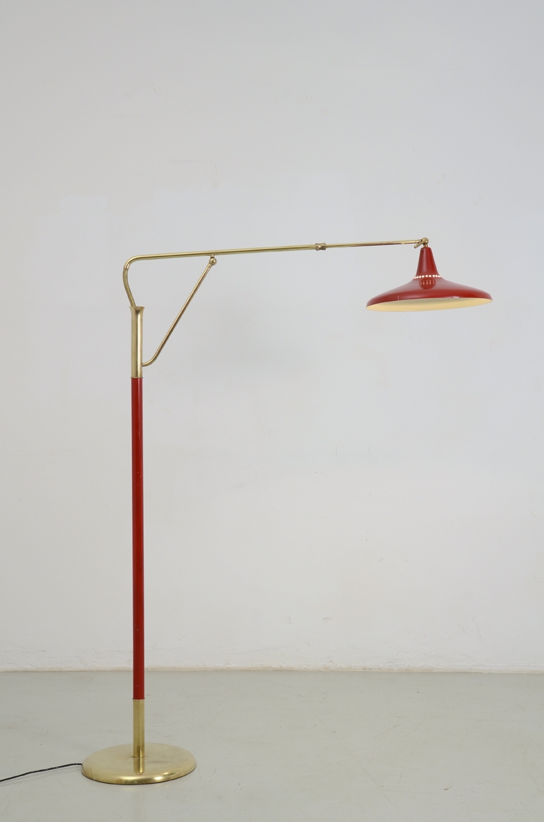 Arredoluce 1950's Italian elegant floor lamp with brass details