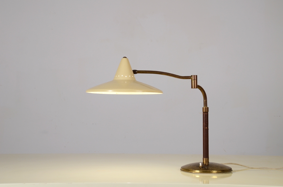 Nice Italian 1950's table lamp in brass with stem in lether and metal shade.