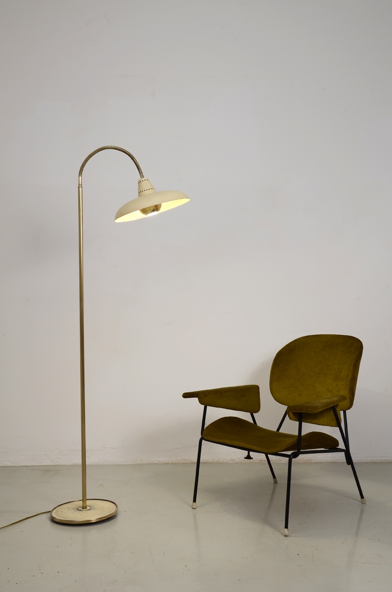 Italian 1950's adjustable floor lamp in metal and brass.