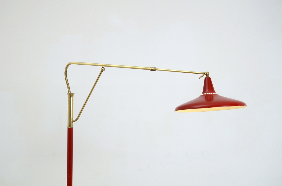Arredoluce 1950's Italian elegant floor lamp with brass details