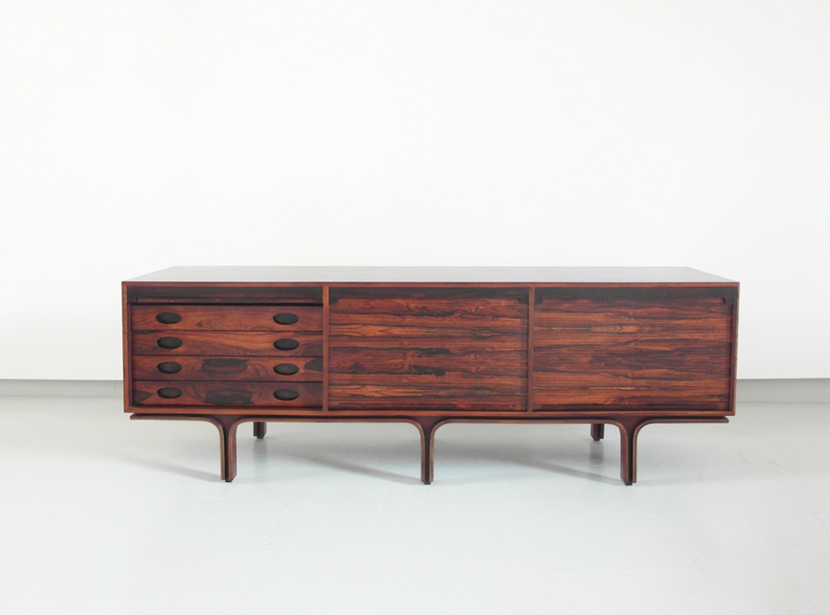 Gianfranco Frattini, mobile contenitore in legno di palissandro, produzione Bernini 1957.