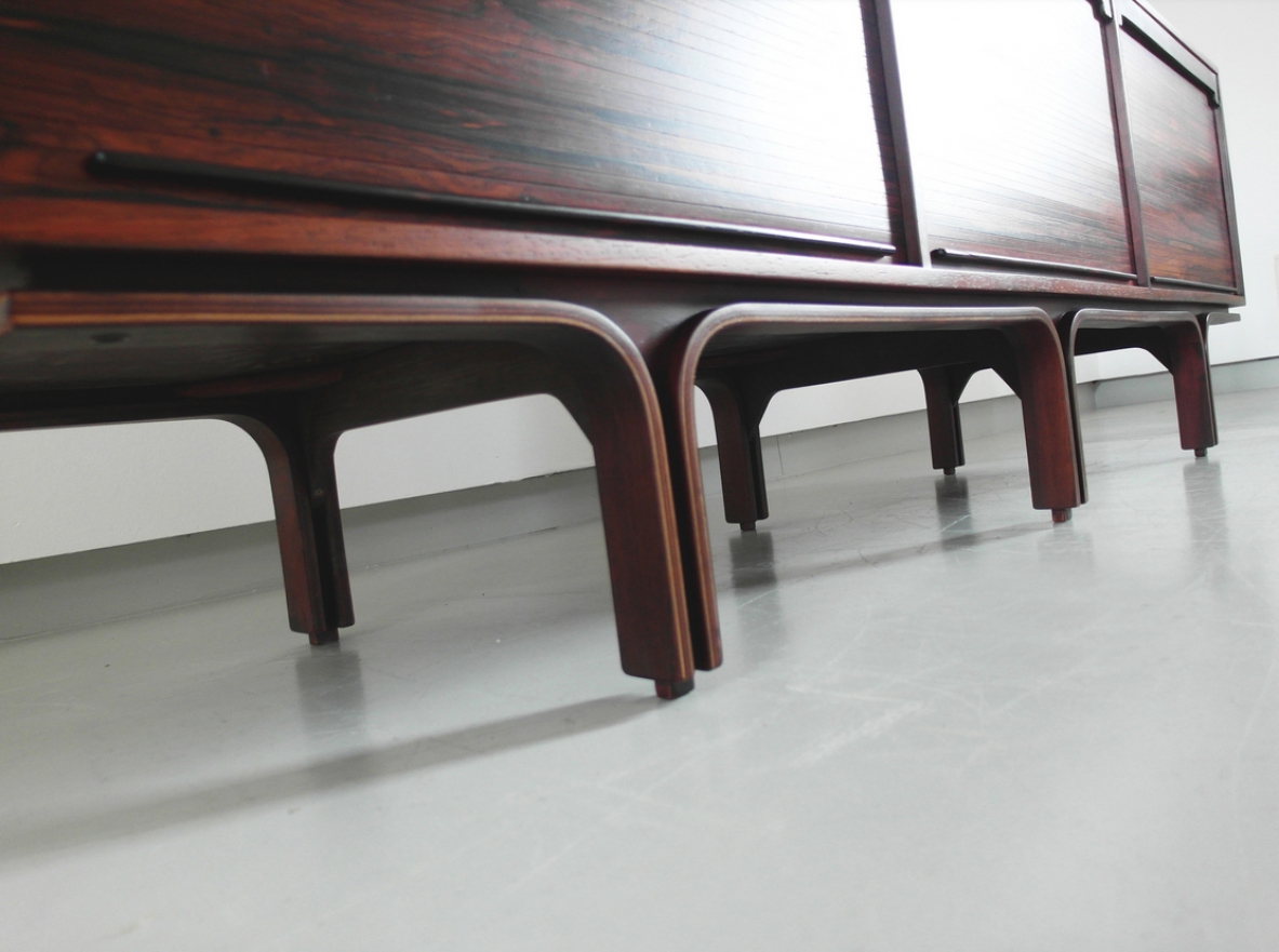 Gianfranco Frattini, mobile contenitore in legno di palissandro, produzione Bernini 1957.