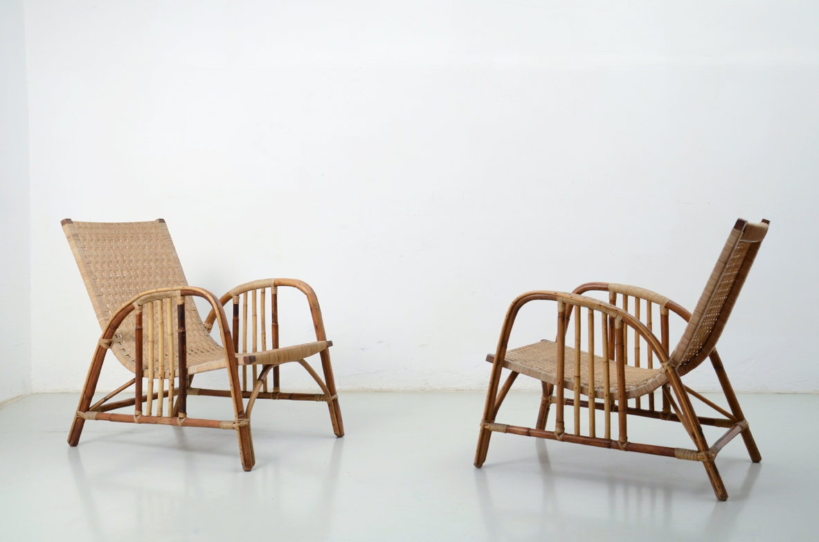 Due poltrone in giunco e rattan con due sgabelli, tutto in perfetto stato. Manifattura Italiana 1950ca.