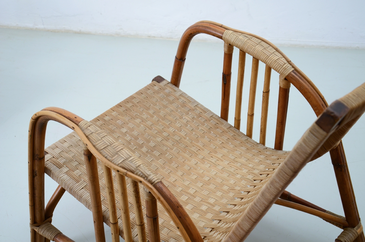 Due poltrone in giunco e rattan con due sgabelli, tutto in perfetto stato. Manifattura Italiana 1950ca.