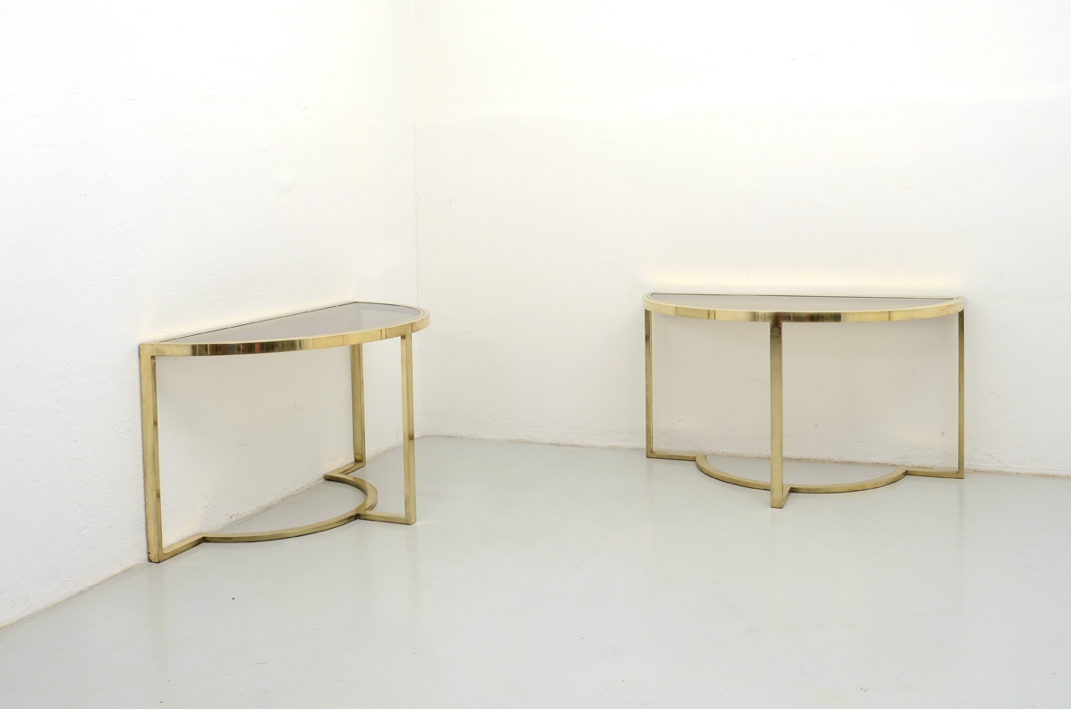 Romeo Rega, tavolo da pranzo in ottone con piano in cristallo brunito, 1970ca. Il tavolo può diventare un tondo oppure una coppia di belle console.