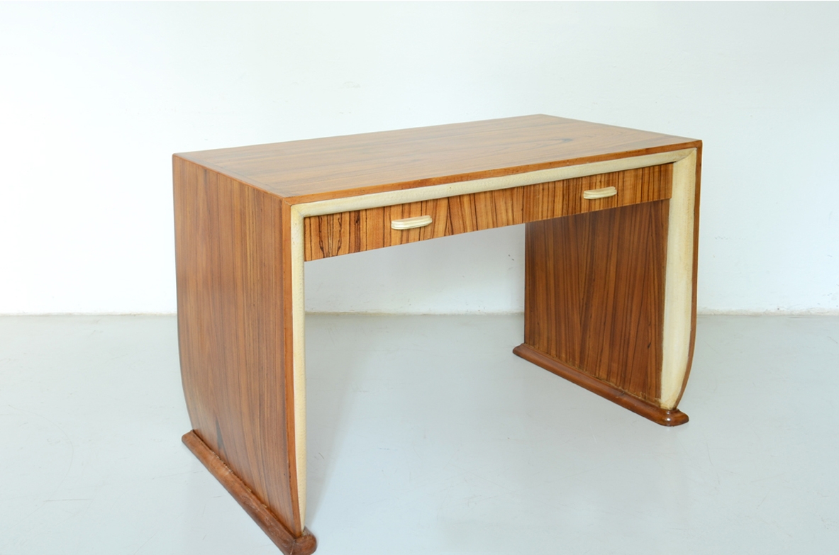 Piccola scrivania Art Deco in legno Zebrano e pegamena, Francia 1930ca.
