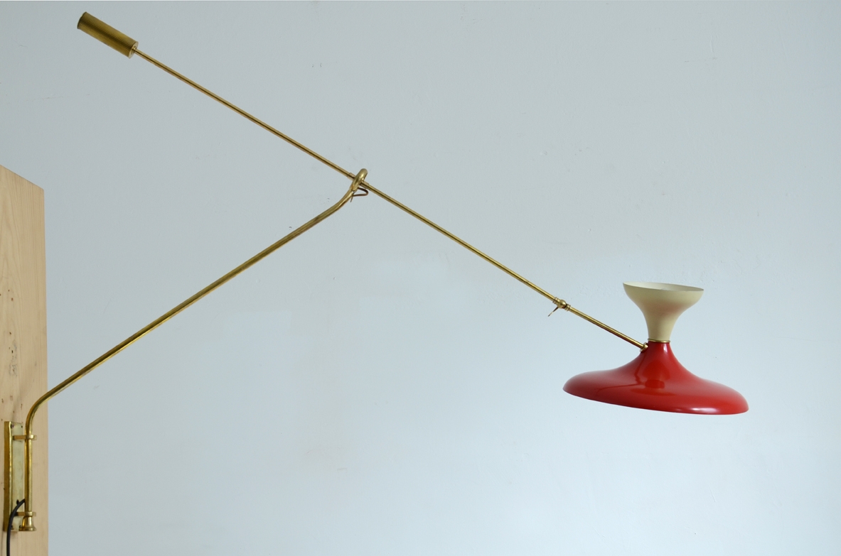 Lampada da parete in ottone e metallo laccato, produzione Lumen 1950ca.