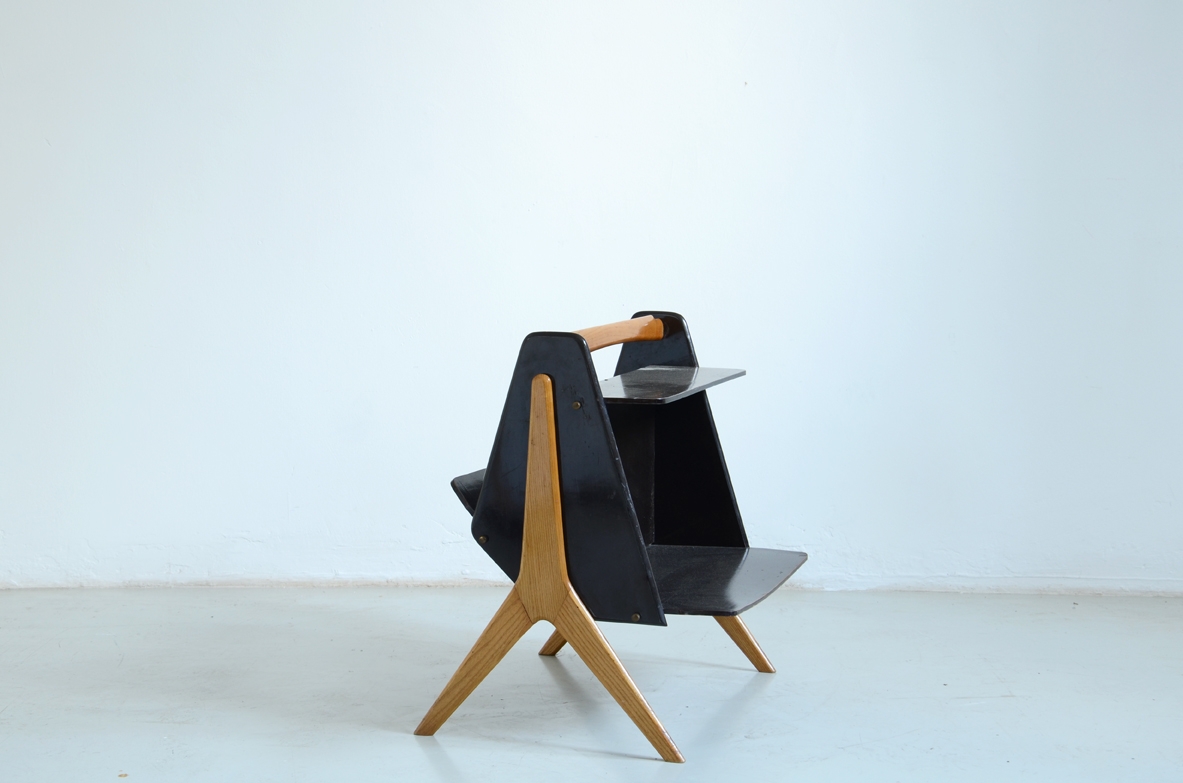 Italian 1950's beautiful side table with magazine rack.