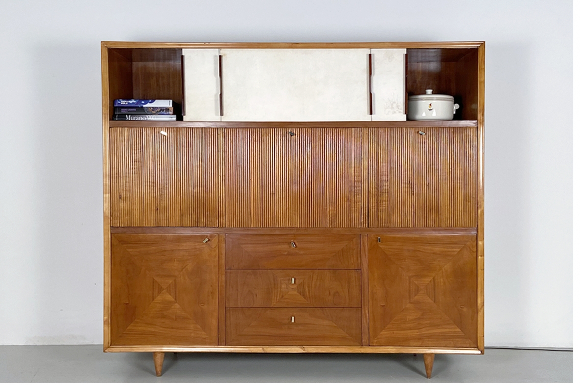 Sofisticato mobile alto da soggiorno con scomparti e cassetti, 1940