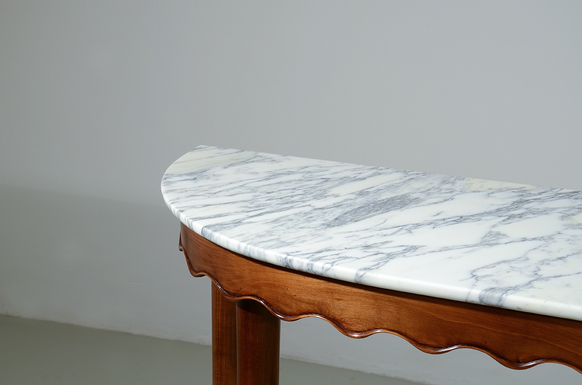 Paolo Buffa, elegante console con motivo a onda, 1940.