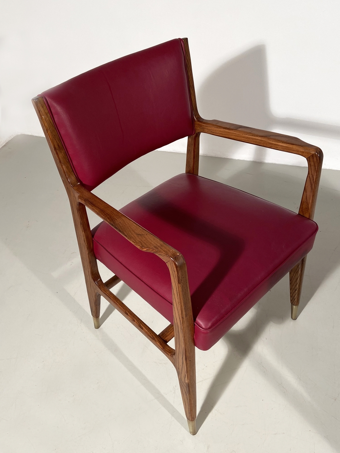 Gio Ponti, unique pair of armchairs in solid wood with seat and back upholstered with original leather, prod.Cassina 1950's.