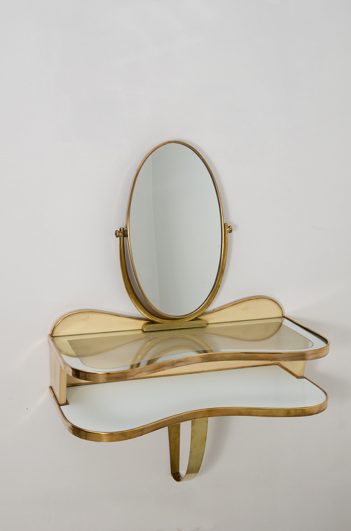 Gio Ponti, rara console pensile in ottone con piani in vetro specchiato e vetro opaline, struttura in legno laccato, 1935. Provenienza casa Cellina/Bormioli Milano. Certificato archivio Ponti Nr.16089