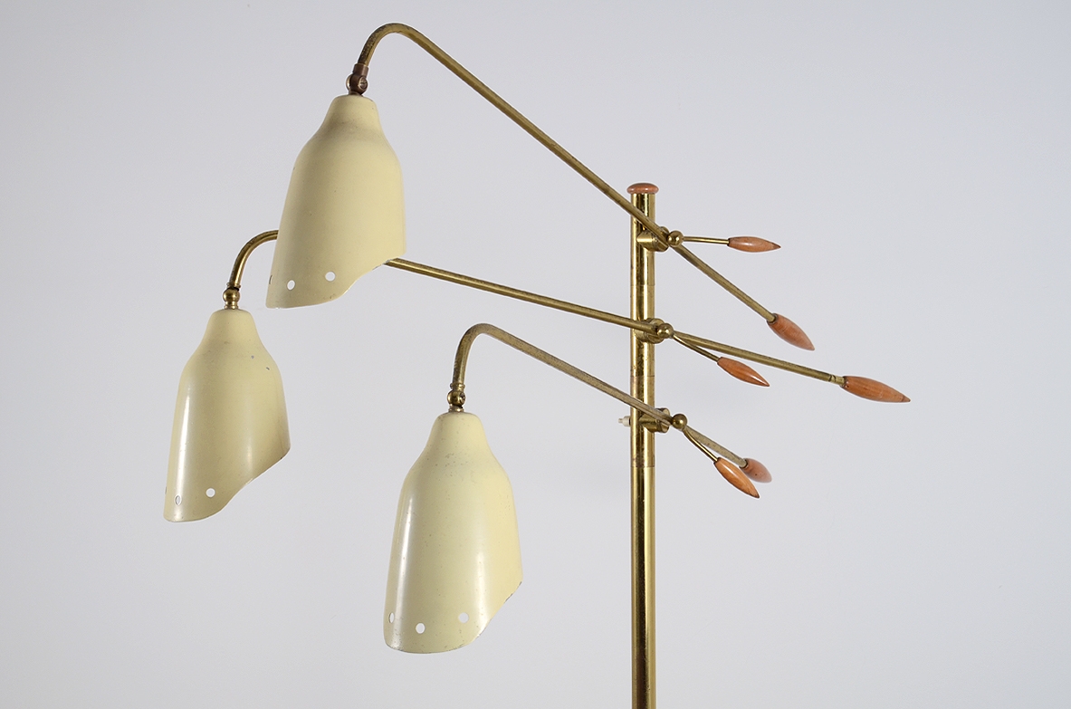 Arredoluce, 1950's floor lamp in brass with three adjustable metal shades and elegant tips in wood.