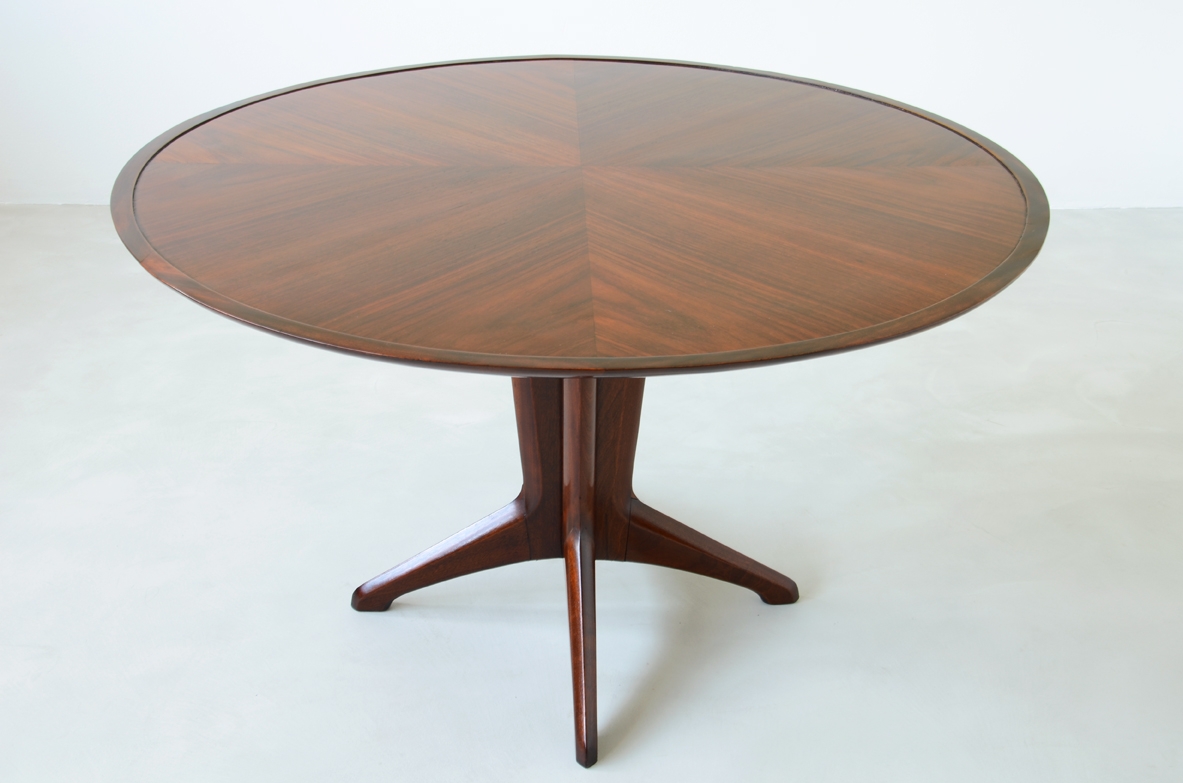 Ico Parisi, sculptural 1950's round dining table in walnut with veneered top.