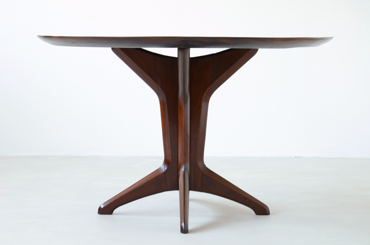 Ico Parisi, sculptural 1950's round dining table in walnut with veneered top.