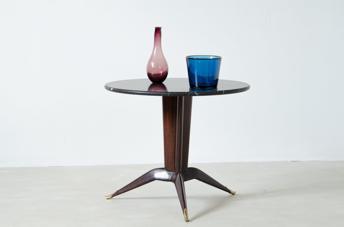 Carlo Rava, pair of 1950's Italian side tables with nice elegant legs and thin brass tips. Black Marquinia marble top.