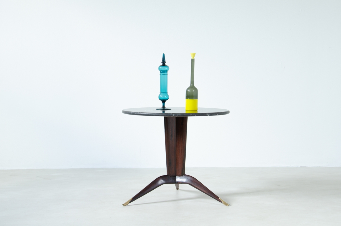 Carlo Rava, pair of 1950's Italian side tables with nice elegant legs and thin brass tips. Black Marquinia marble top.