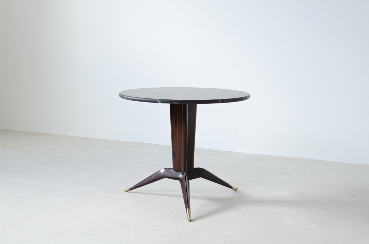 Carlo Rava, pair of 1950's Italian side tables with nice elegant legs and thin brass tips. Black Marquinia marble top.