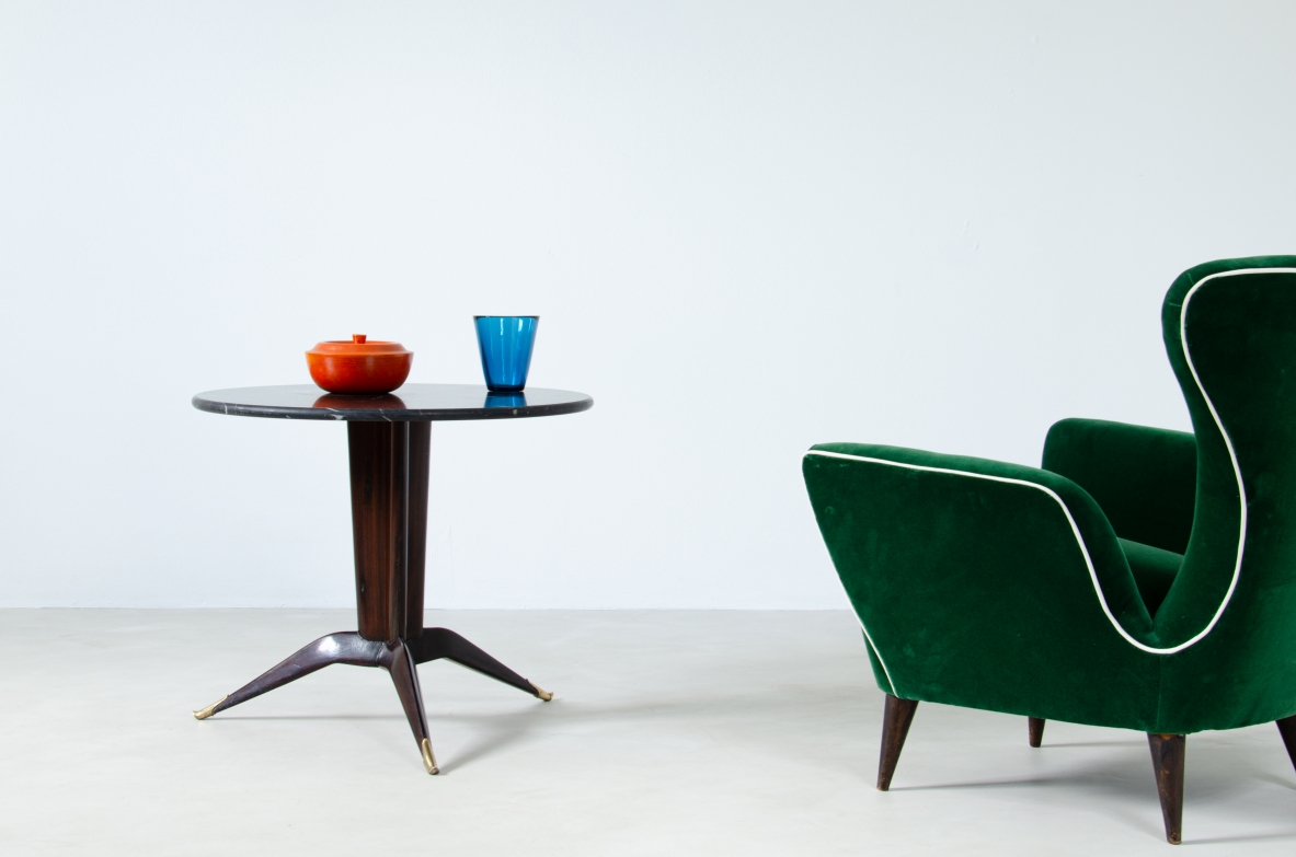 Carlo Rava, pair of 1950's Italian side tables with nice elegant legs and thin brass tips. Black Marquinia marble top.