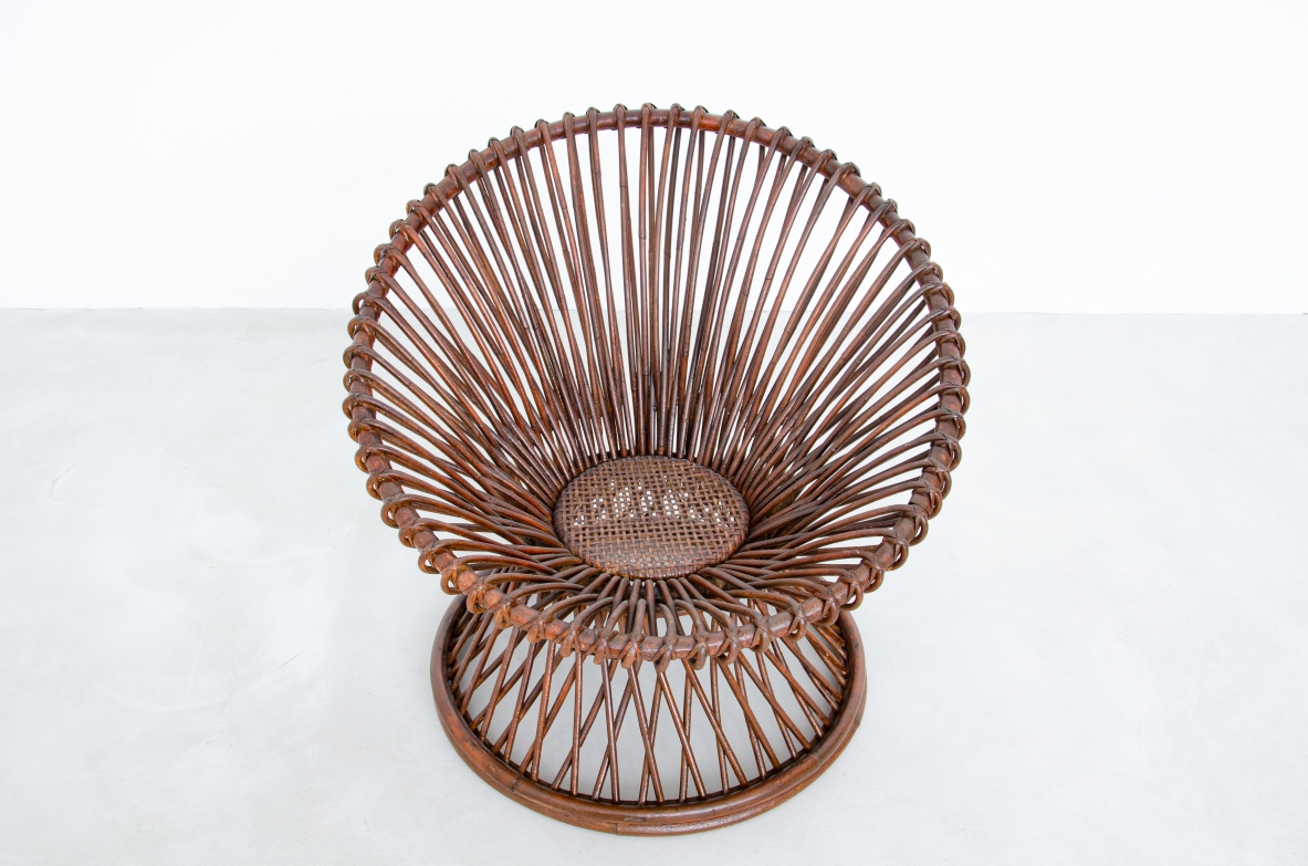 Pair of 1950's armchairs in rattan with a coffee table with glass top. Bonacina, 1950ca.