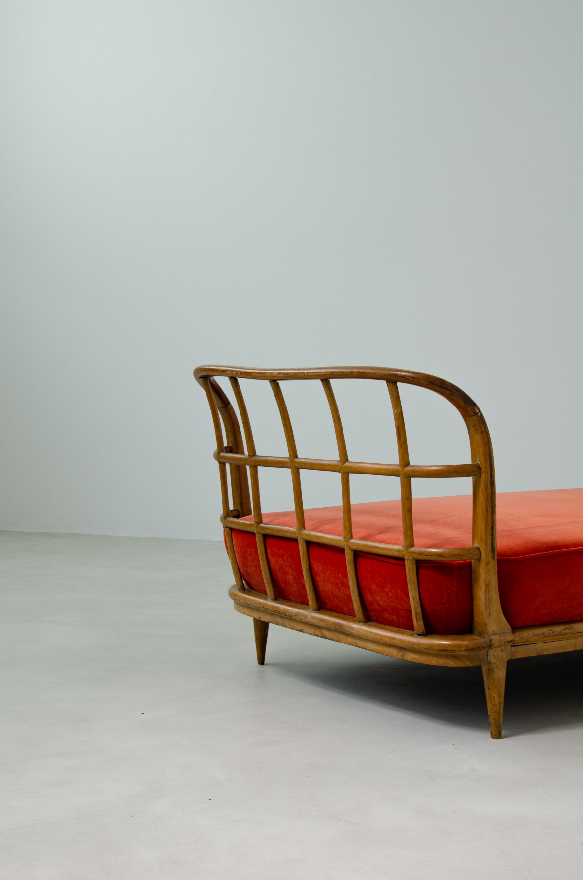 Guglielmo Ulrich, straordinario daybed con struttura in legno. Prod.Serafino Arrighi, 1940ca.