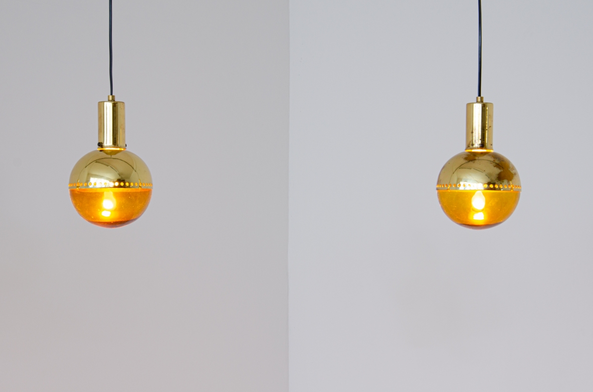 Hans A. Jacobsson, set di quattro lampade a sospensione in ottone e vetro soffiato.  Prod. Haj, Stockholm Svezia, anni 1960ca.