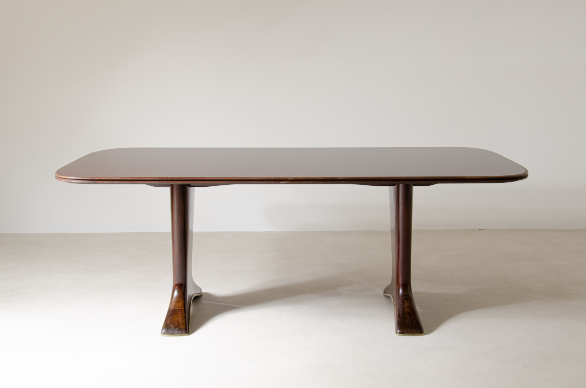 Osvaldo Borsani, walnut dining table Borsani Varedo, 1940s.