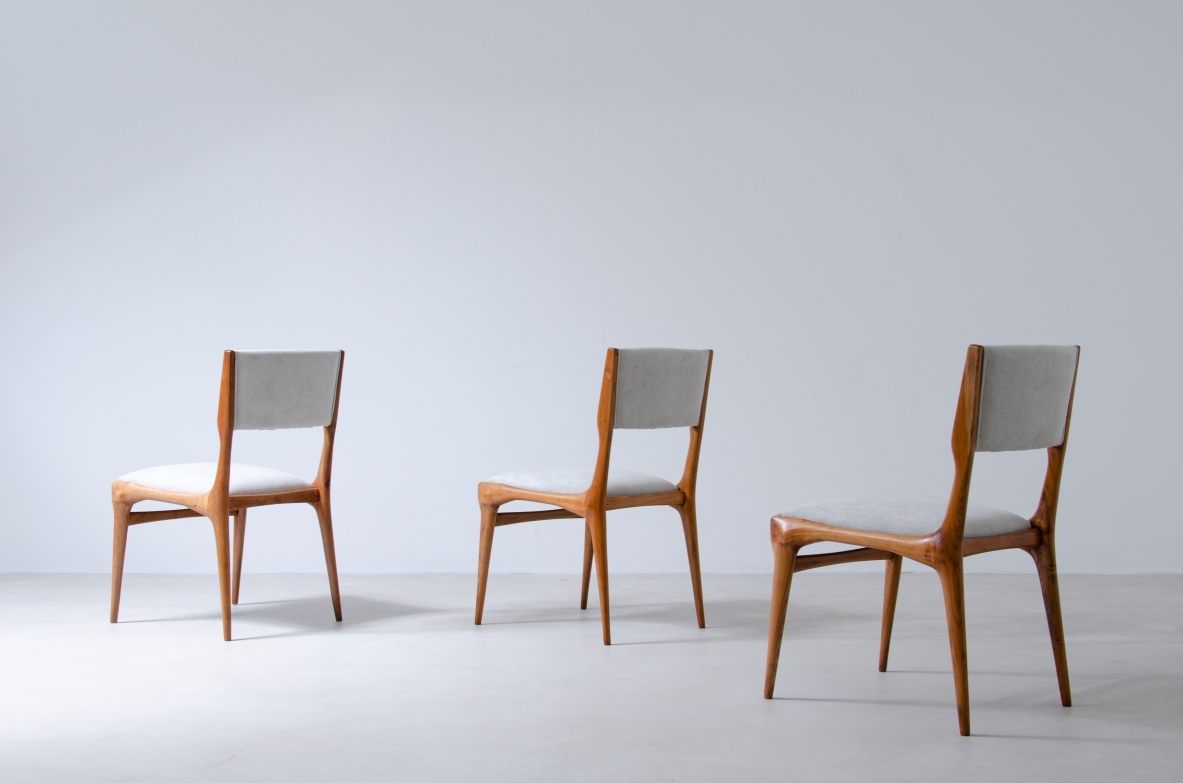 Carlo de Carli, sei sedie in ciliegio modello 585. Prod. Cassina 1954