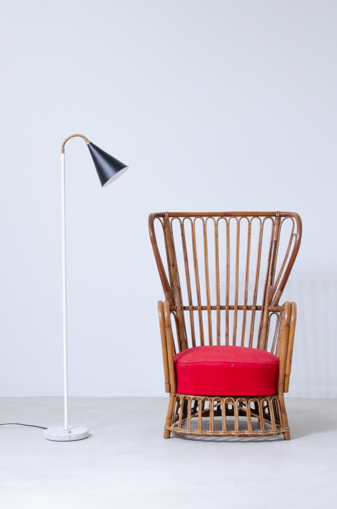 Reading floor lamp with cone diffuser in painted metal and marble base.  Italian manufacture, 1950s.