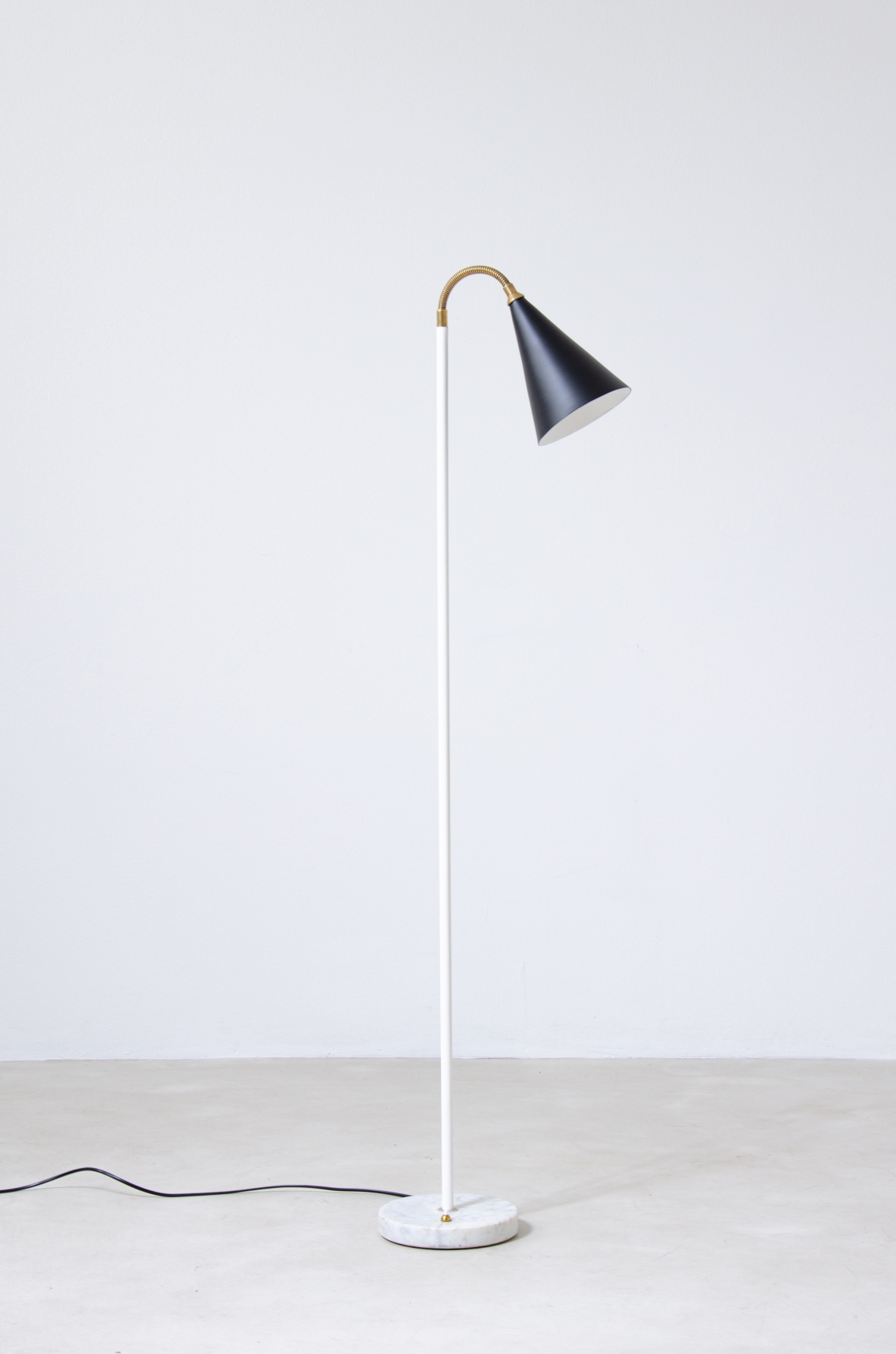 Reading floor lamp with cone diffuser in painted metal and marble base.  Italian manufacture, 1950s.