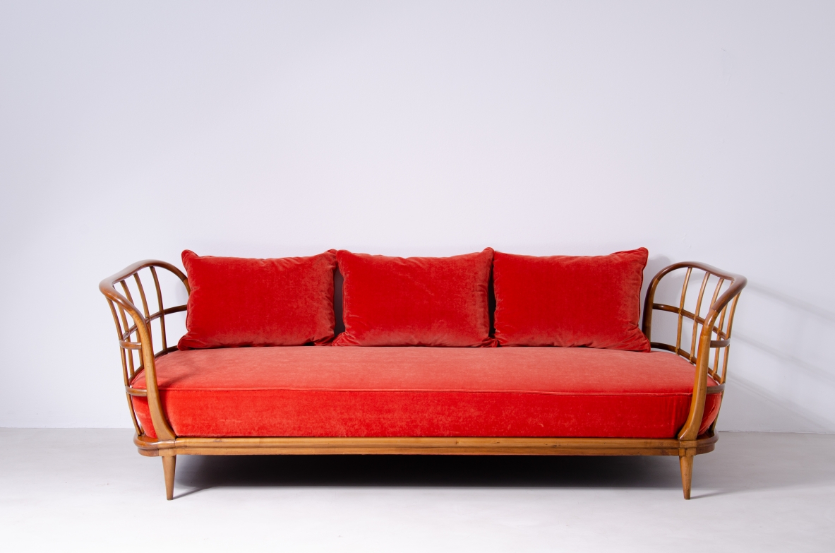 Guglielmo Ulrich, elegante divano/letto con struttura in legno di ciliegio 1940.