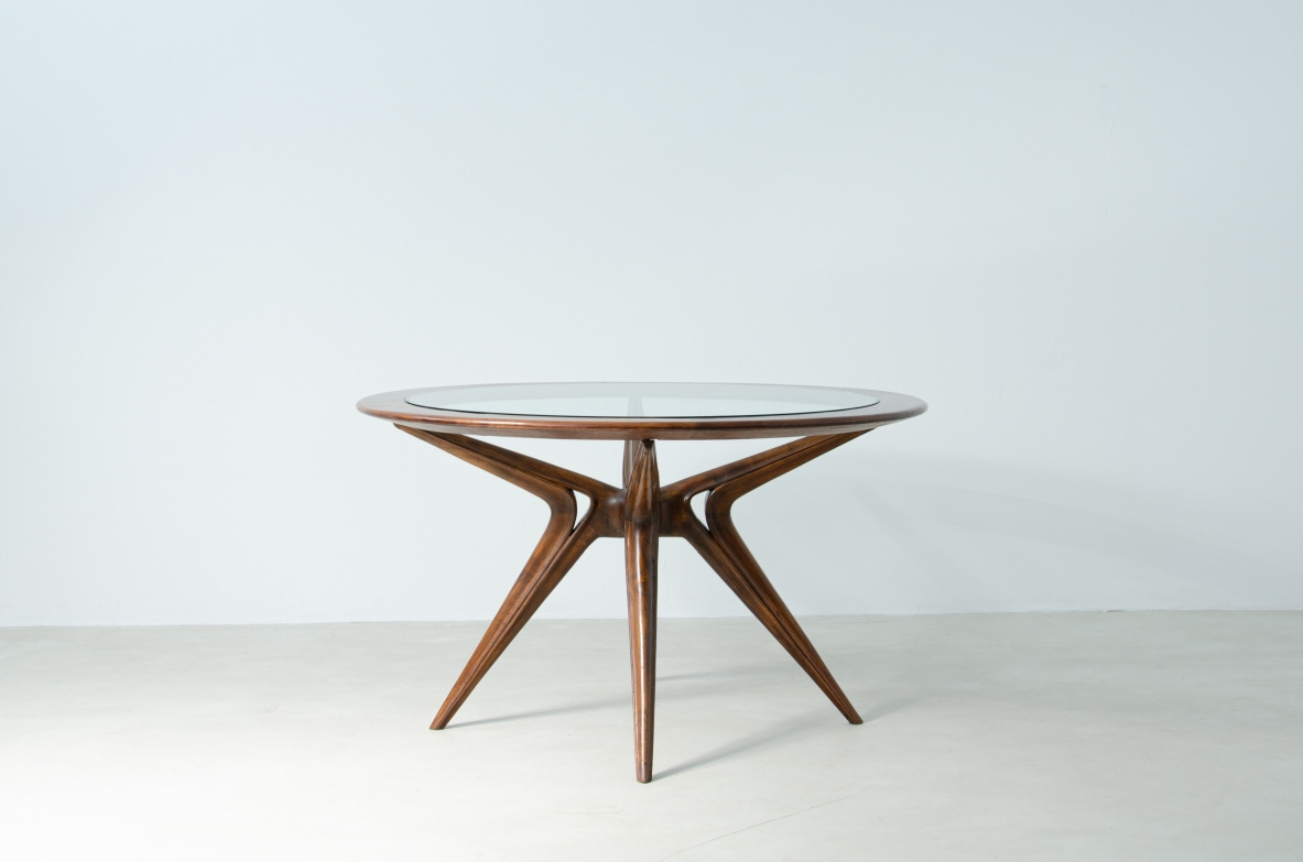 Tavolo da pranzo con struttura a forma organica e piano con fascia in legno e cristallo di grande spessore. Attr. Gianni Vigorelli, 1950ca.