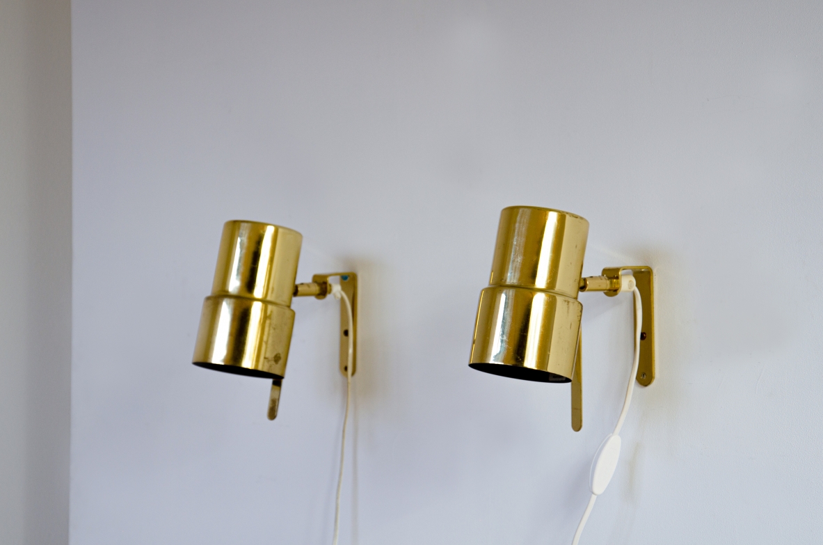Hans-Agne Jackobsson, due coppie di applique cilindriche mod. V-324 in ottone.  Prod. Hans-Agne Jackobsson AB Markaryd, Svezia 1960ca.