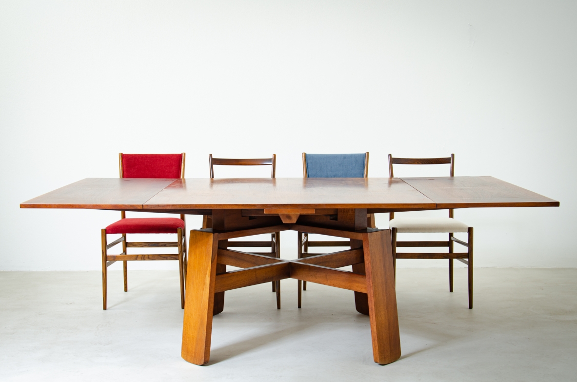 Italian Modern Extension Dining Table in walnut designed by Silvio Coppola. Manufactured by Bernini Italia, 1964.