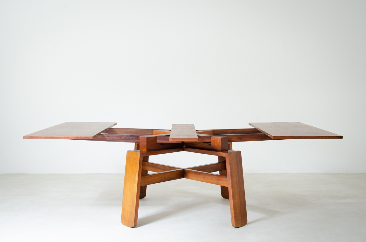 Italian Modern Extension Dining Table in walnut designed by Silvio Coppola. Manufactured by Bernini Italia, 1964.