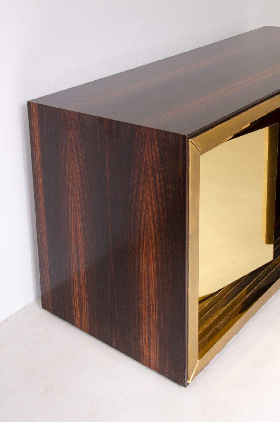 Luciano Frigerio (1928-1999)  Large and unique storage unit Manufactured by Frigerio & C. 1970s.