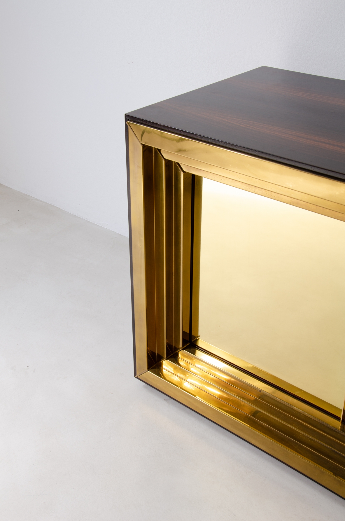 Luciano Frigerio (1928-1999)  Large and unique storage unit Manufactured by Frigerio & C. 1970s.